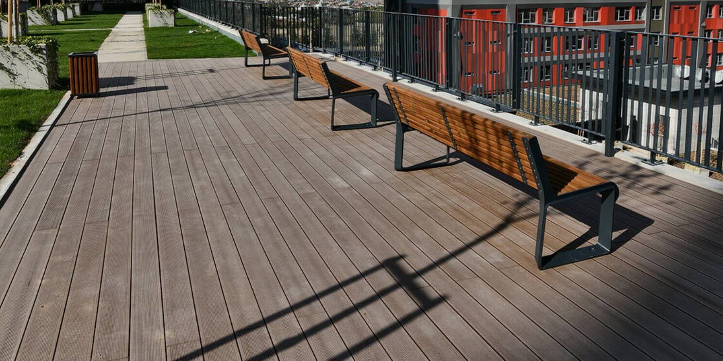 Kompozit Deck ile Yazlık Bahçelerde Uzun Ömürlü Dinlenme Alanları Oluşturma
